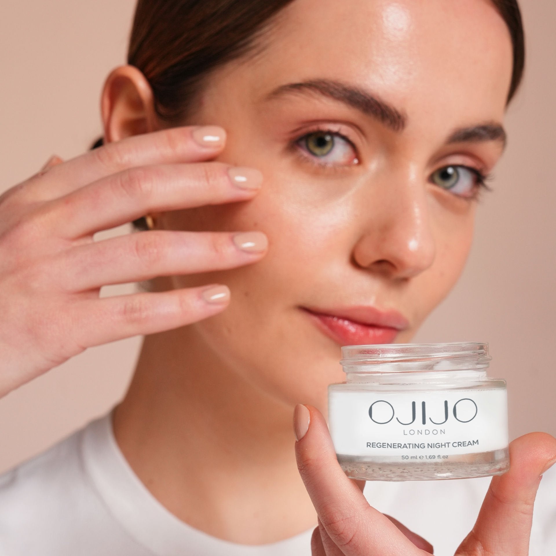 Ojijo London Tüm Cilt Tipleri için Yenileyici ve Nemlendirici Gece Bakım Kremi 50 ml